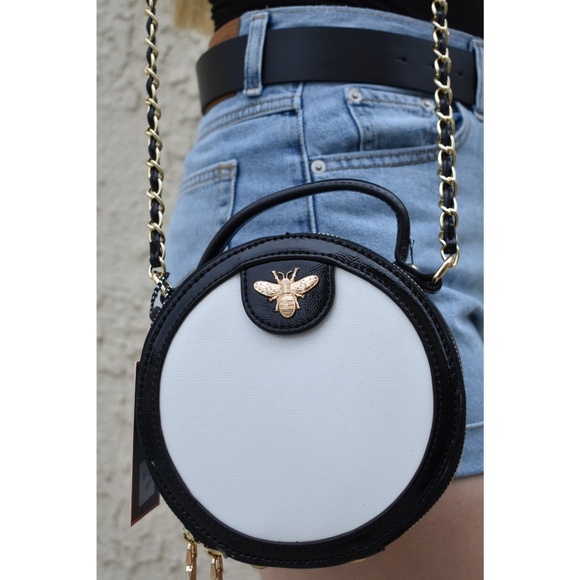 Handbags - ❤Host Pick❤Round Crossbody Bag w Bee Embellishment